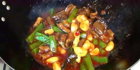 鳝鱼怎么做好吃法大全(五花肉烧鳝鱼)