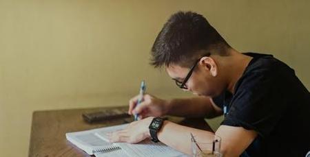 怎样教育高中的孩子去为别的同学打抱不平(孩子被同学欺凌家长该怎么办)