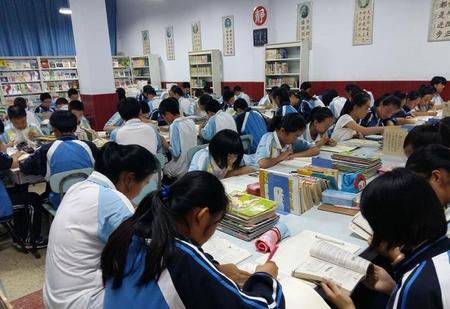 延迟开学暑假将缩短吗(夏日的阳光炙烤着大地,教室里热得怎么样)