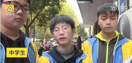 见到老人摔倒到底扶不扶