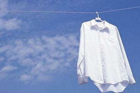 衣服染色怎么洗掉妙招白醋(漂白剂用后衣服需要用洗衣液再洗吗)