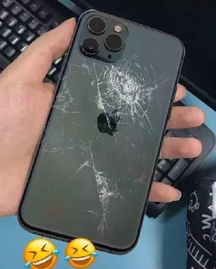 为什么手机换屏以后会卡(手机换了屏幕卡顿)