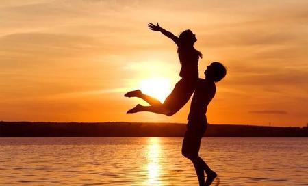 谁的新欢不是别人的旧爱下一句怎么说?(谁的新欢不是别人的旧爱经典句子)