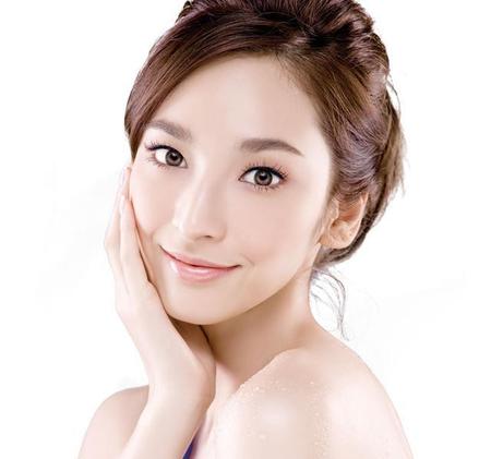 天生皮肤黑怎么能变白(怎样能变白皮肤小技巧)