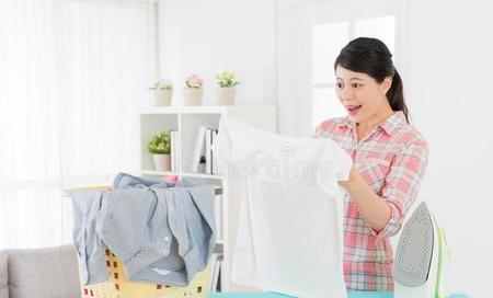 一个50岁女人离婚后的后半生(50岁女人离婚后余生咋过)