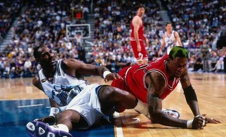 卡尔马龙和罗德曼打WWE谁赢了(罗德曼和马龙摔跤比赛)