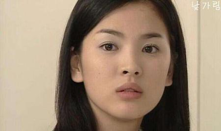 宋慧乔为什么一直很红(宋慧乔和全智贤合影)