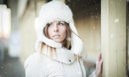 白色羽绒服洗完变黄怎么办(用羽绒服清洗剂洗后衣服变黄)