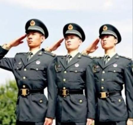 军人喜欢什么样的女生(军人一般喜欢什么样的女孩子)