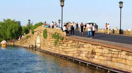 断桥不断为什么叫断桥(白娘子在西湖断桥的故事)