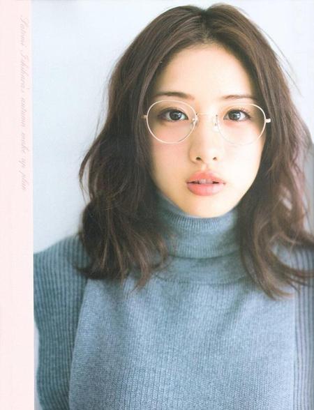 圆形脸型适合什么发型男(男生圆形脸适合什么样发型)