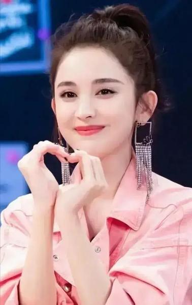 女人的哪里容易吸引男人(女人的哪个部位吸引男人)