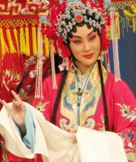 锁麟囊讲的是什么