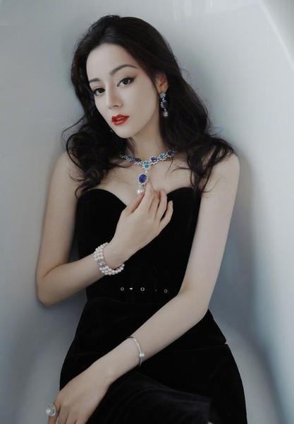 明星每天都洗头吗(明星几天洗一次头发)