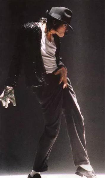 迈克尔杰克逊能算超级巨星吗(迈克杰克逊有多少黑粉)