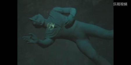 被变成石像的奥特曼(艾克斯奥特曼迪迦石像)