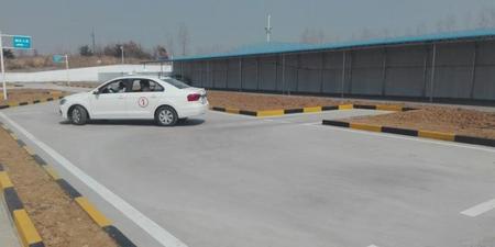 新手学车踩离合的正确方式(学车怎样掌握好离合器的使用)