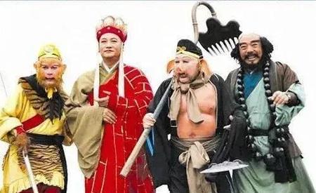 《西游记》中的三打白骨精缩写(西游记三打白骨精缩写300字)