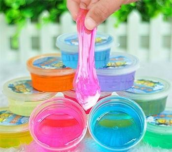 水晶泥不小心弄到衣服上怎么处理掉(水晶泥弄衣服上应该怎么处理)