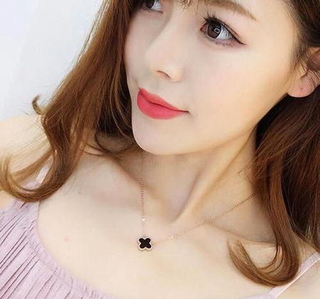 冬天女人适合戴啥项链(女生项链品牌推荐)