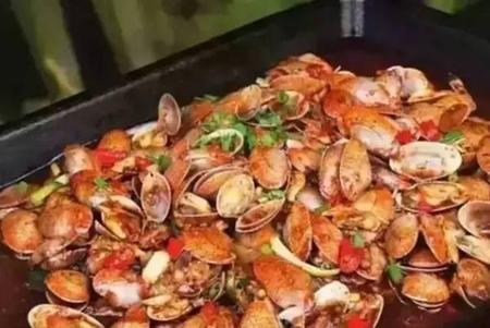 大文蛤怎么做好吃又简单(爆炒文蛤的做法窍门)