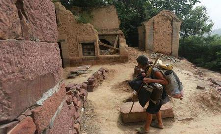 什么叫守村人(村里的守村人是什么意思)