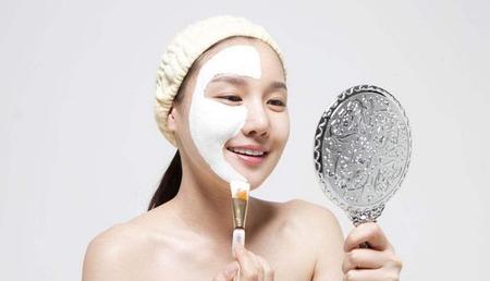 为什么化完妆皮肤很干(化妆后觉得脸干怎么办)