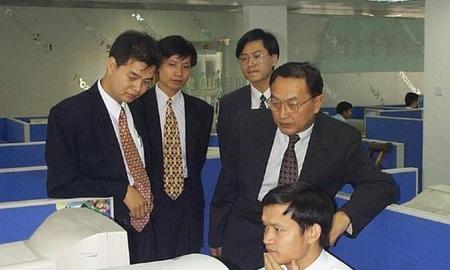 锤子科技和坚果是什么关系(锤子手机和罗永浩还有关系吗)