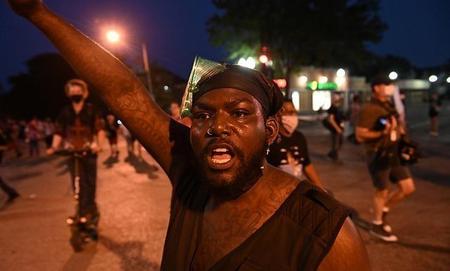 美国警察枪击黑人七枪(特朗普对黑人的看法)