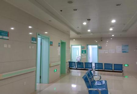 病人没钱治病会死在医院吗(病人交不起医疗费,医院会怎么办)