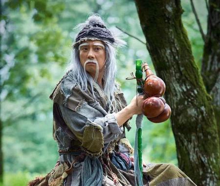 射雕英雄传洪七公第一次出场(胡歌版射雕英雄传洪七公恢复武功是多少集)