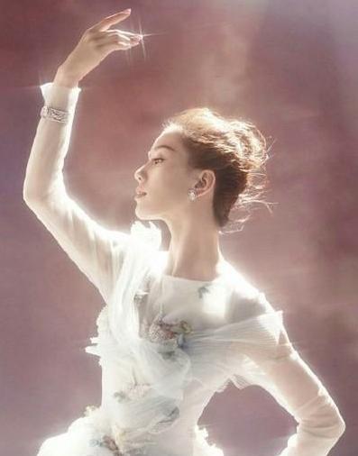 天鹅颈女孩(天鹅气质的女人)