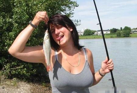 一个女生很喜欢钓鱼(喜欢钓鱼的女生)