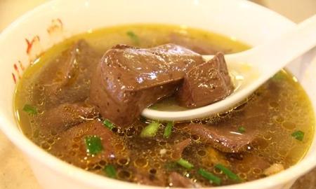 鸭血能吃,鸡血为什么很少有人吃(杀鸡接鸡血碗里要放多少水)