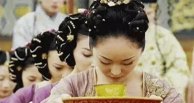 慈禧是怎样喝人奶的