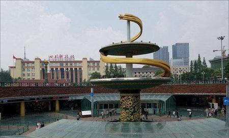 海口和成都哪里定居好(定居海口好还是三亚好)