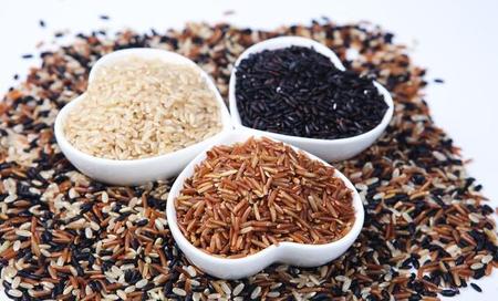 减肥吃三色糙米还是五色糙米(减肥吃三色糙米还是五色糙米好)