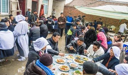 老公姐姐的婆婆去世了我要不要去(姐姐的婆婆去世,我该去参加葬礼么)