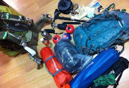 徒步需要什么装备(徒步需要注意什么)