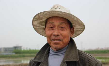 不是穷人善良,是因为善良才穷