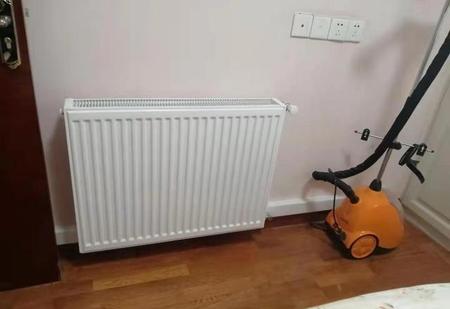 现在装修房子地暖好还是暖气片好(地暖上面放家具好吗)