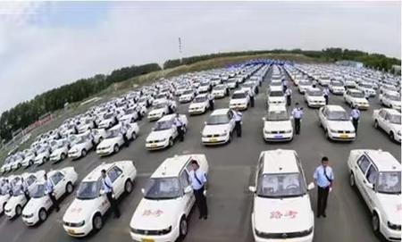 学车教练太凶了都不想去练了怎么办(学车教练很凶怎么处理)