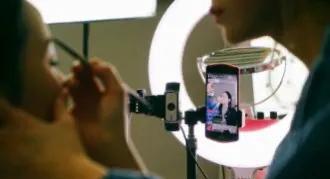 为什么明星主持人都直播(为什么越来越多的明星直播带货)