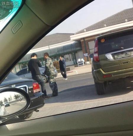 开吉普车卖望远镜(军车卖望远镜)