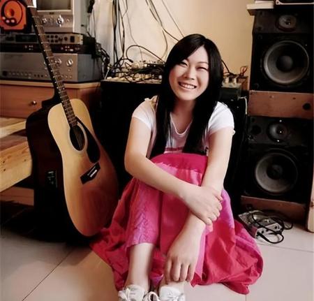 天使的翅膀小女孩唱的叫什么(天使的翅膀小女孩唱的)