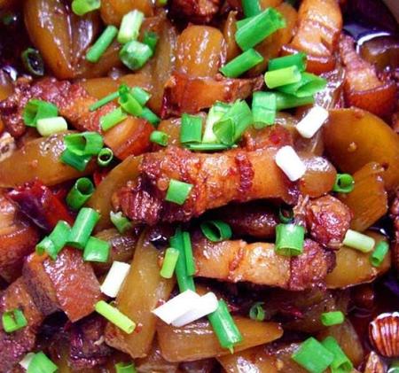 莴笋红烧肉怎么做好吃(红烧肉烧莴笋家常做法)