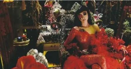 狼狈讲的是什么?(狼狈电影表达的是什么)