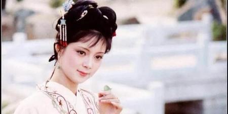 曹雪芹坚持红楼梦创作是出于其(曹雪芹虽食不果腹仍然坚持红楼梦的创作)