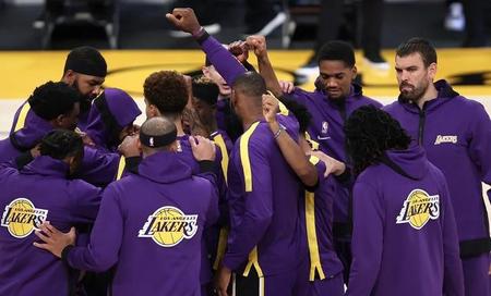 篮网三巨头首胜(哈登篮网首战)