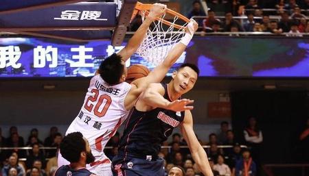 易建联不在广东队(易建联还在广东宏远队吗)